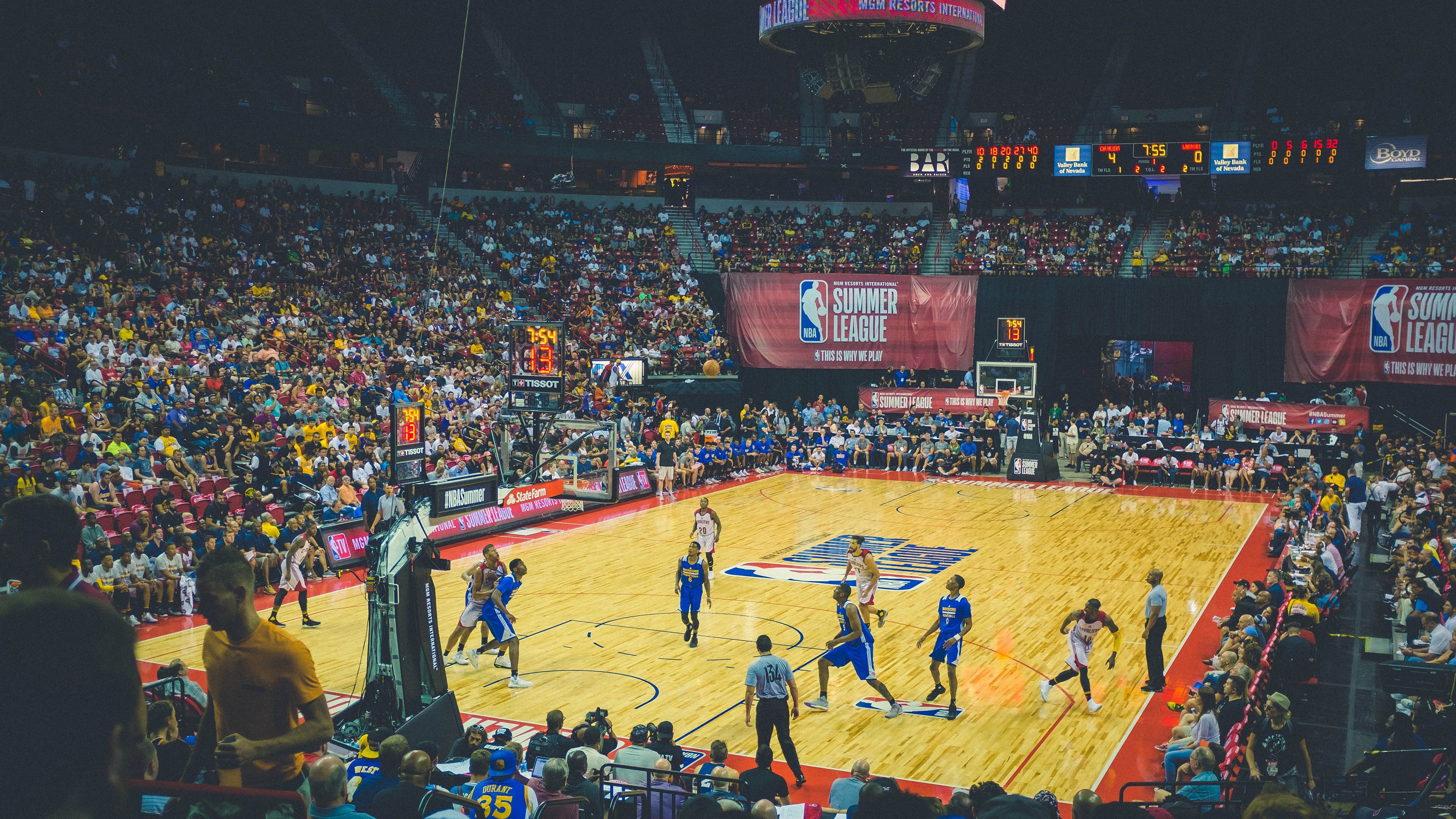 开云足球直播-利剑出鞘!范弗利特终场三分绝杀,湖人力克尼克斯捍卫主场