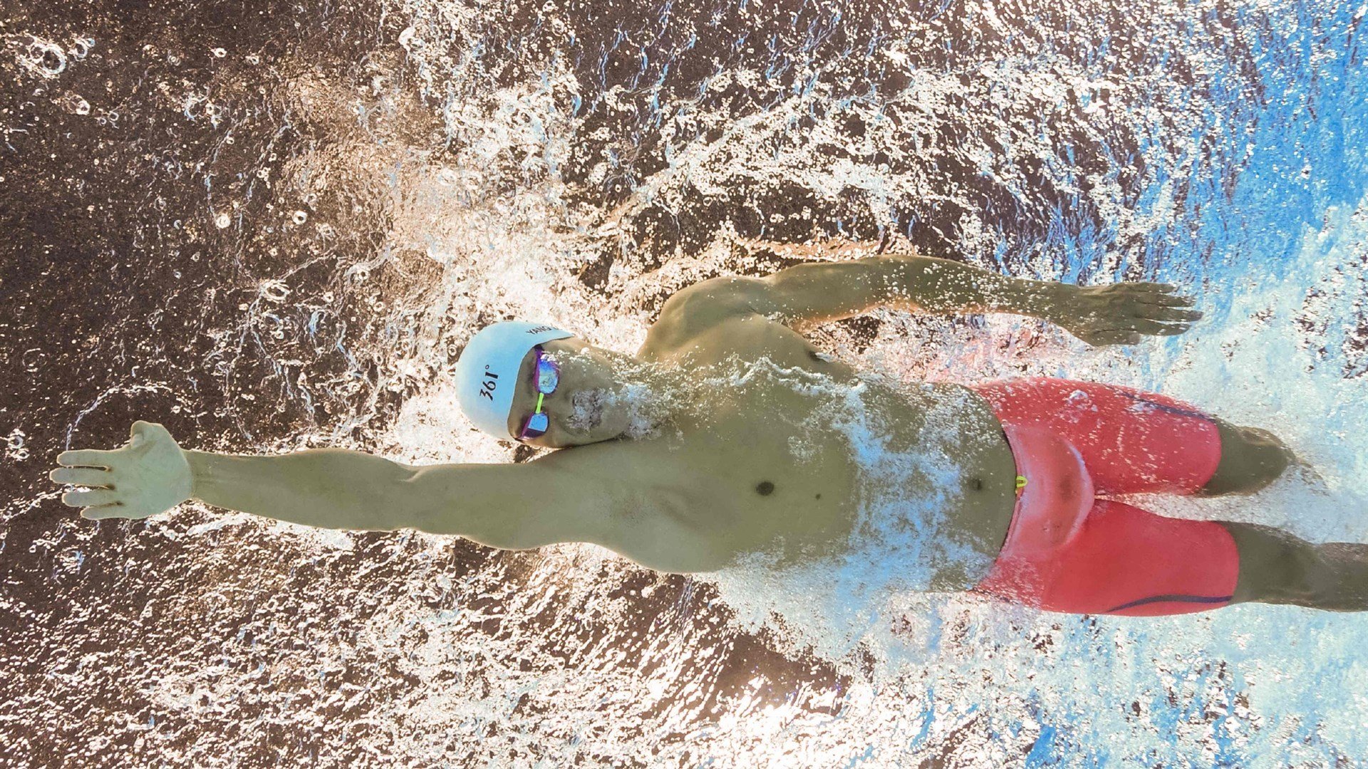 开云APP-绿茵场上见乒乓，当奥恰洛夫的热焰照亮三狮军团的凯旋